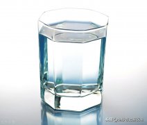 吃饭的时候喝水会影响消化