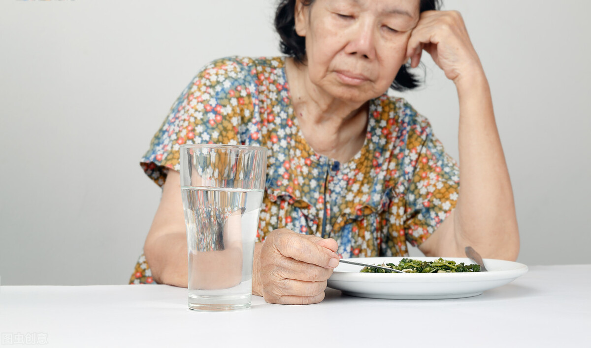 人老之后食欲下降，吃啥都没胃口？做好3件事，唤醒食欲，更健康