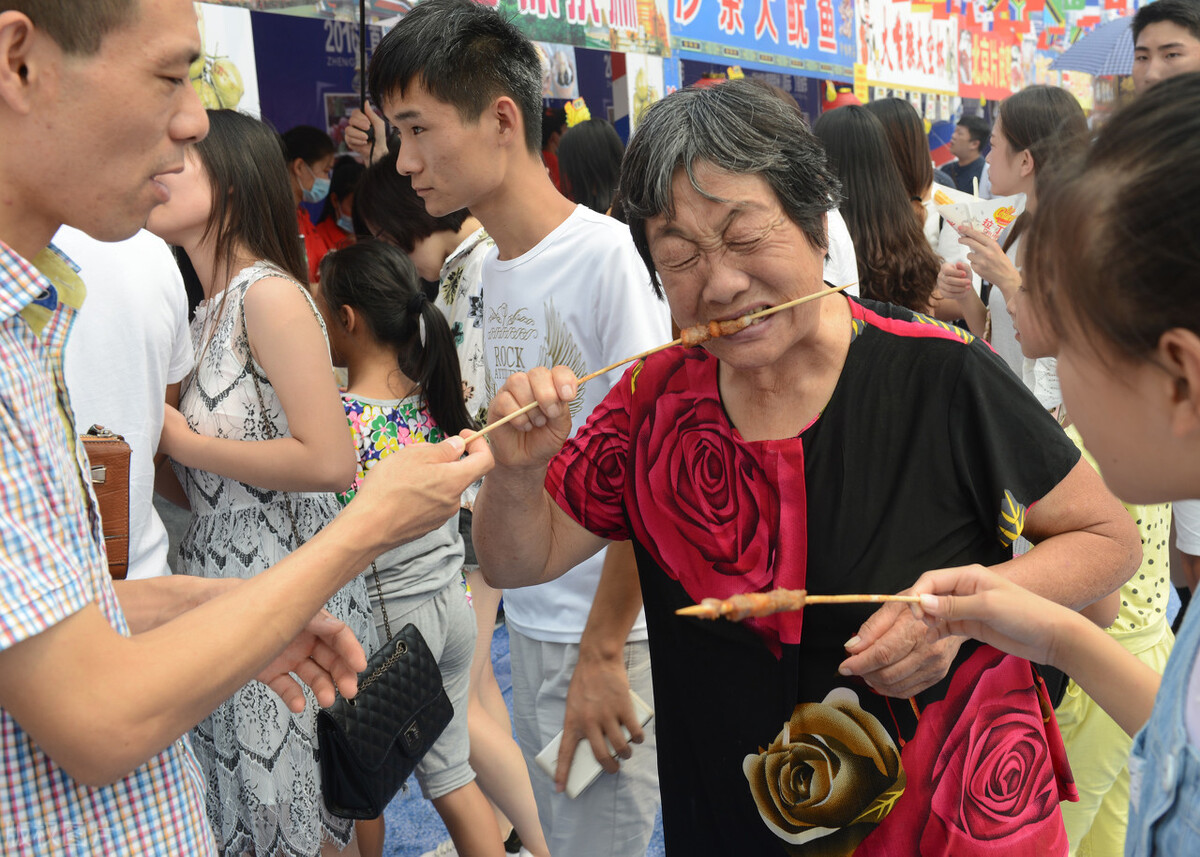 人老之后食欲下降，吃啥都没胃口？做好3件事，唤醒食欲，更健康