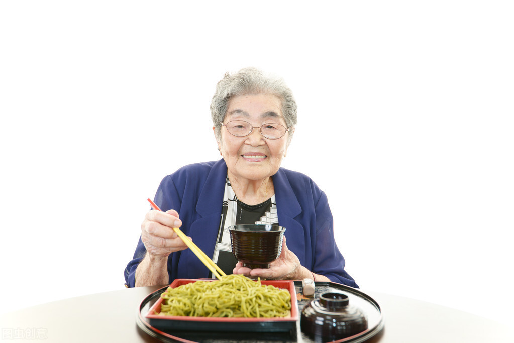 人老之后食欲下降,吃啥都没胃口?做好3件事,唤醒食欲,更健康
