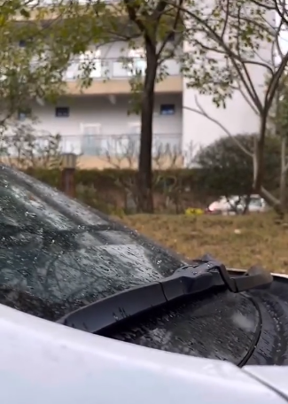 11日中午,清远市区下起雨夹雪