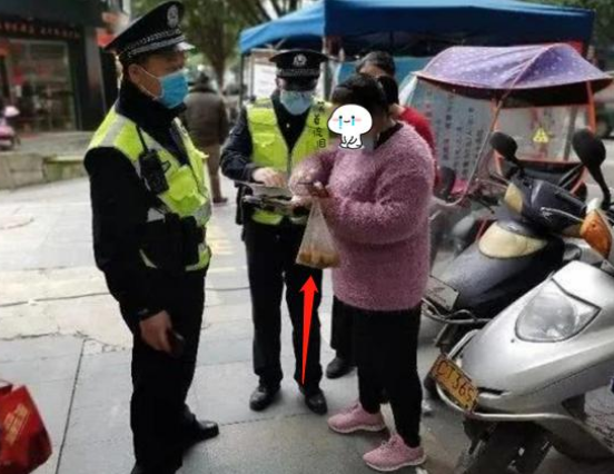 “睡衣妈妈”火了,完全不顾孩子的尊严,宝妈;我有穿衣自由