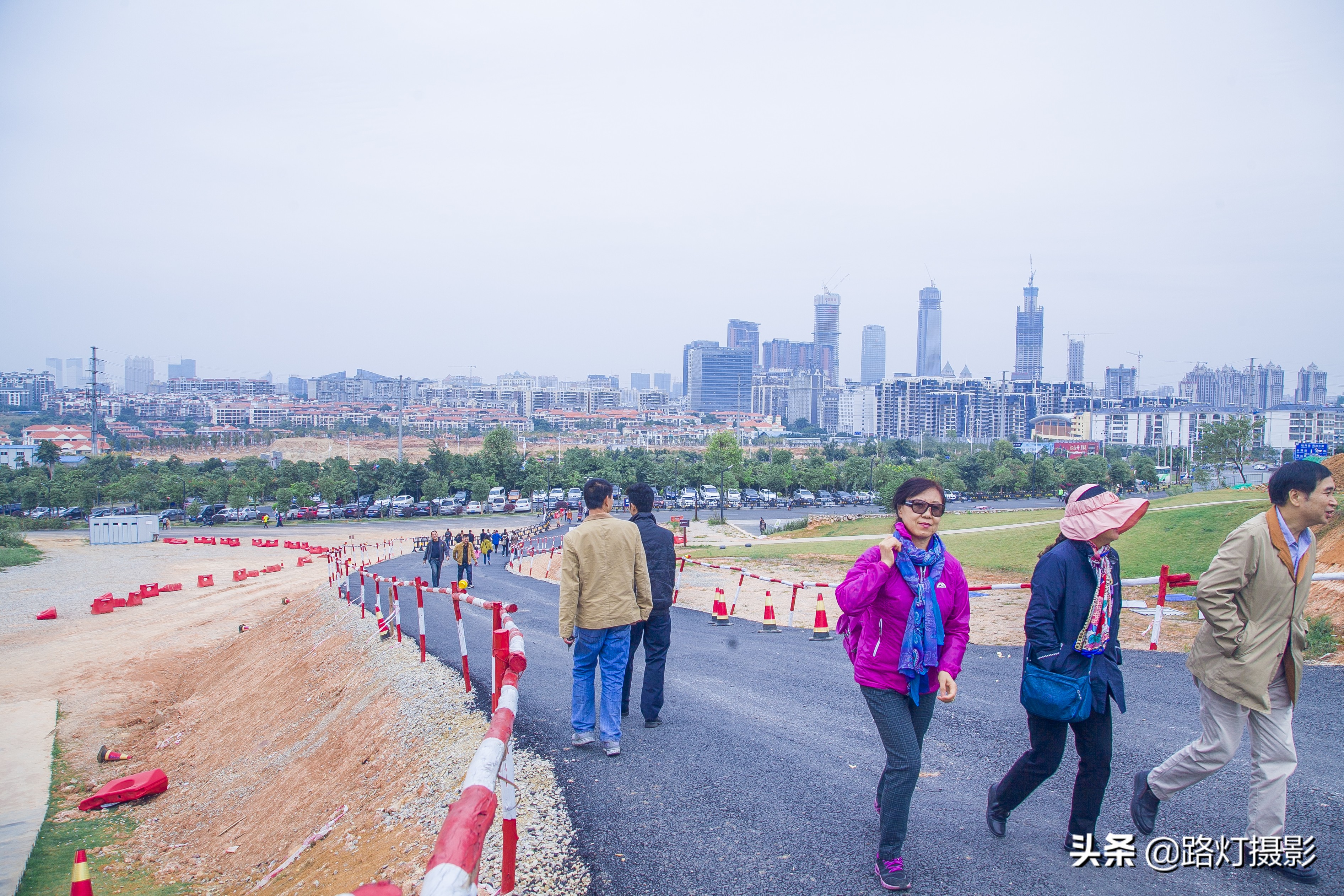 广西适合养老的2座城市，老街美食，大海沙滩，许多人已搬到这里