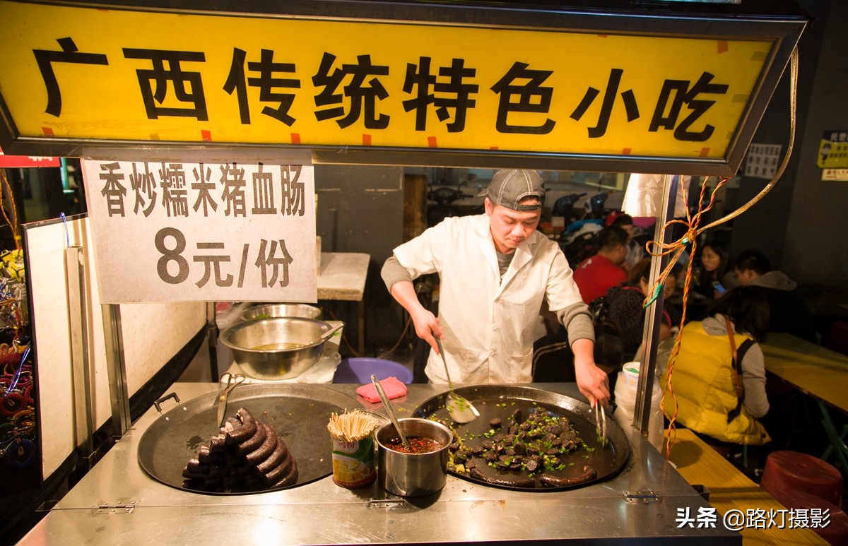 广西适合养老的2座城市，老街美食，大海沙滩，许多人已搬到这里