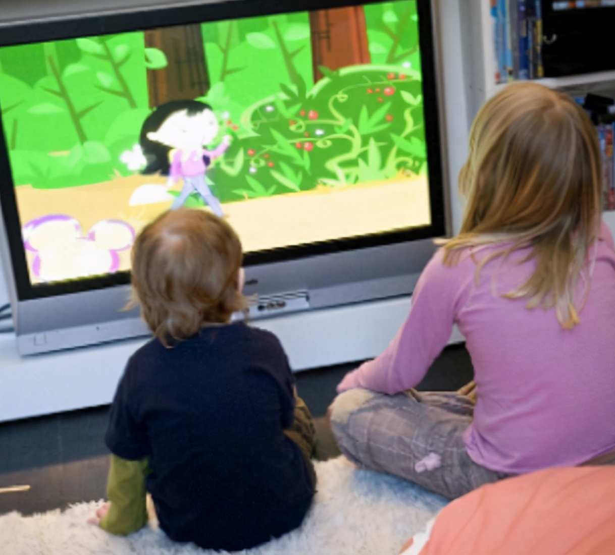 3岁前看电视的孩子，7岁时大脑变化明显，你娃几岁开始看电视的