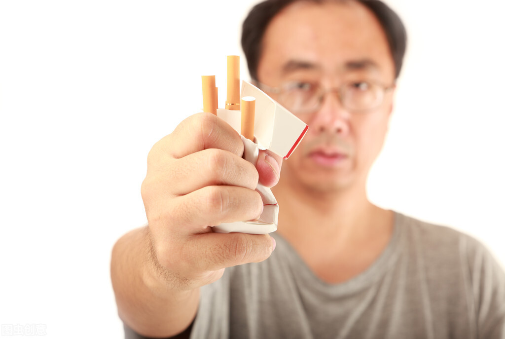 男人别再“吞云吐雾”了,4大危害需警惕,4招教你摆脱难缠烟瘾