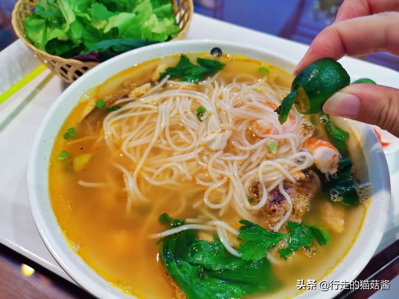 广西的这个口岸小城，与越南只有一河之隔，还能吃到正宗越南菜