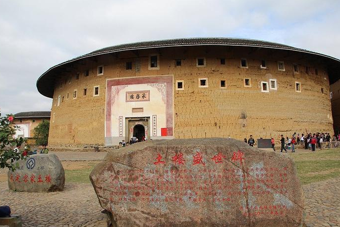 福建一“特色”建筑，号称“土楼之王”，是《大鱼海棠》的取景地