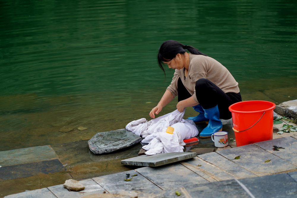 游江西婺源：一个叫漳村的地方，一条清澈的溪水，一部追过的电影