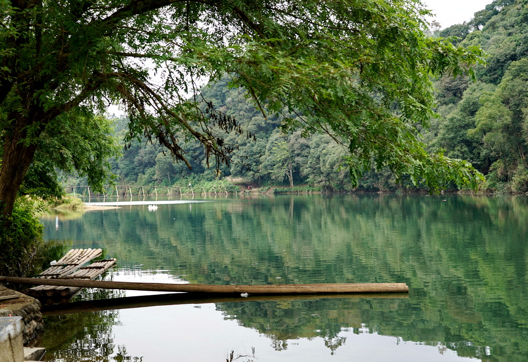 游江西婺源：一个叫漳村的地方，一条清澈的溪水，一部追过的电影