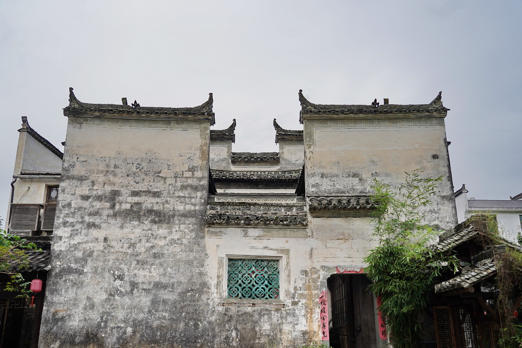 游江西婺源:一个叫漳村的地方,一条清澈的溪水,一部追过的电影