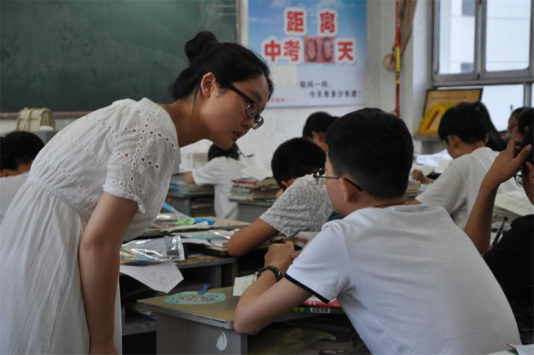 “妈妈,老师打我”,2位妈妈的不同反应,决定了孩子悬殊的人生