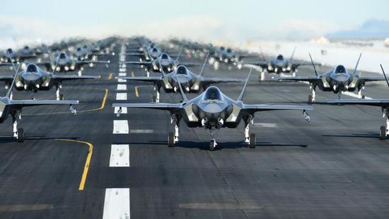  美军已经装备了400余架F-35。