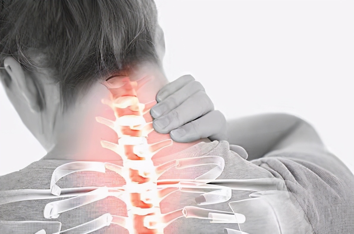 颈椎不好伤全身，出现这些症状可能是颈椎病，保护颈椎做对3件事