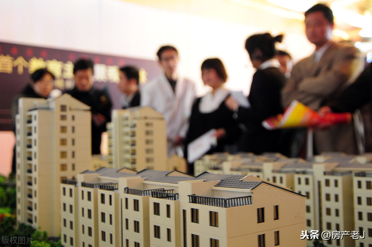 杭州抢房潮，十万人冻资千亿，为何楼市能如此疯狂？