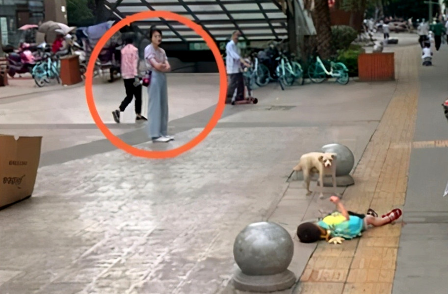 孩子撒泼打滚已经不管用了,90后父母育儿观:都是我们玩剩下的