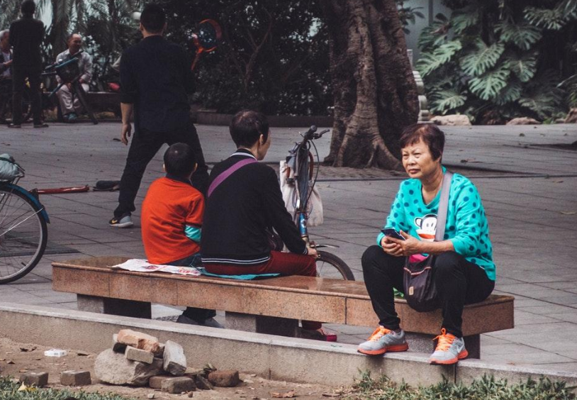 谁说老人带不好娃?这3种老人带的孩子,聪明机灵,情商还高