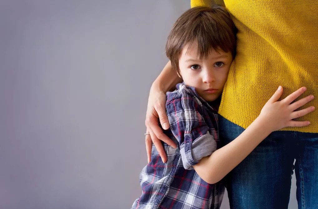 孩子“胆小”怎么办?心理学专家给出了3步教育法,太有效了