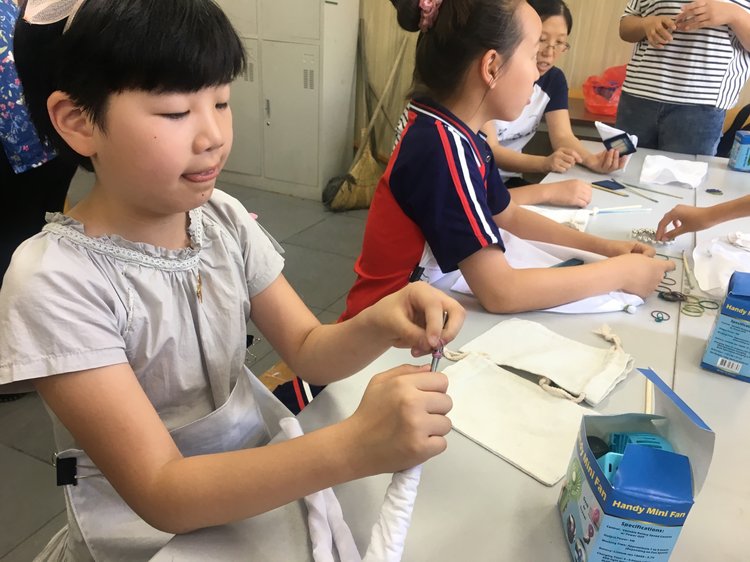 孩子“胆小”怎么办?心理学专家给出了3步教育法,太有效了