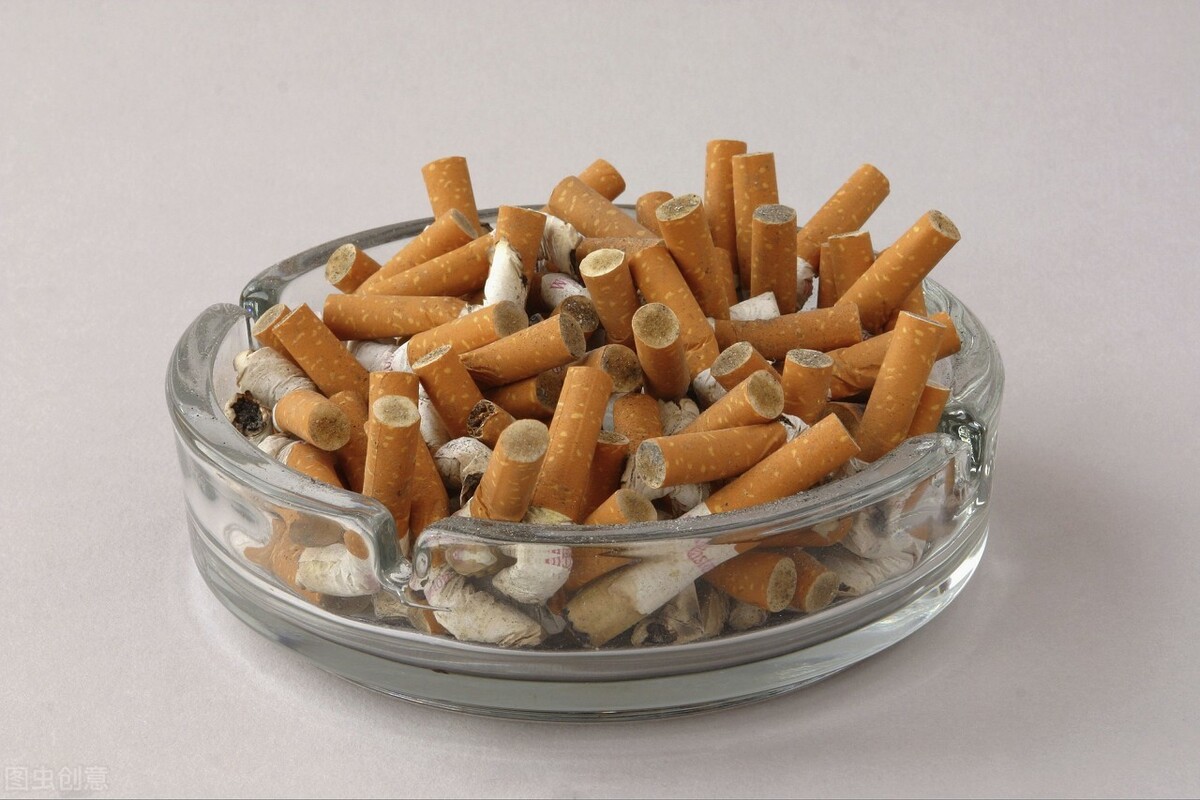 吸烟的人与肺癌并没有直接联系，不吸烟也会得肺癌