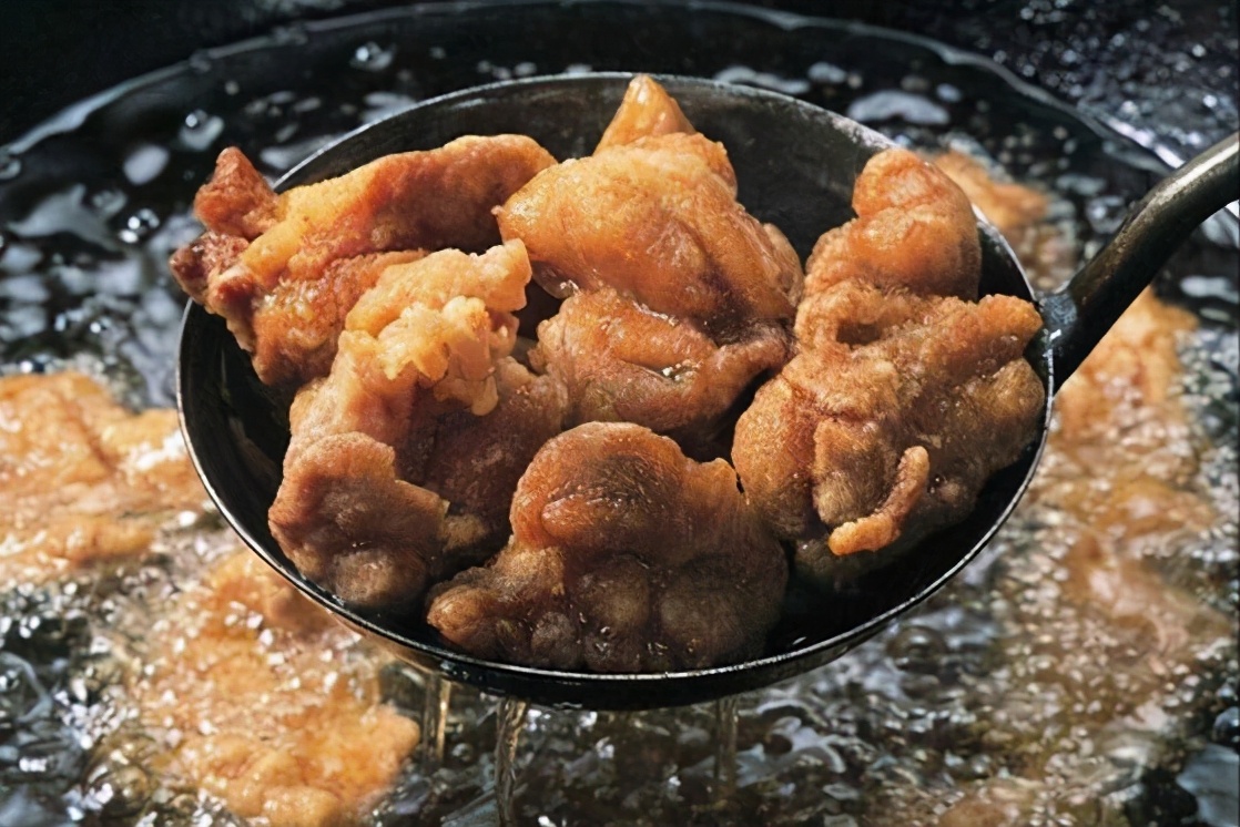 高血压患者,平时除了要注意少吃盐,3种食物也该少吃