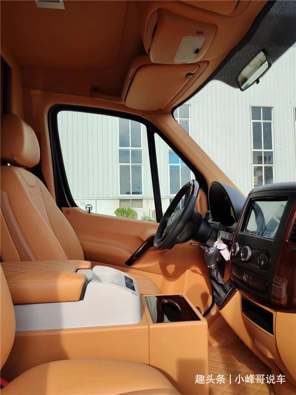 奔驰斯宾特四驱房车，进口品质3.0T柴油动力十足