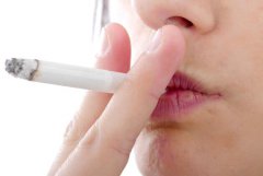 长期吸烟的人，身体出现4种异常，或是