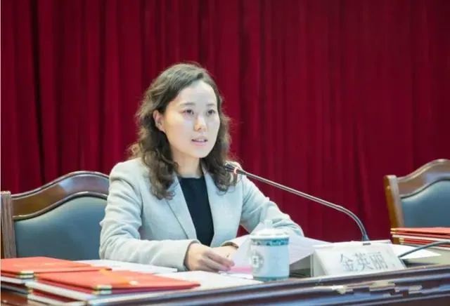 爱马仕、名表、别墅装修费…80后女干部忏悔:以为老板们是在追我