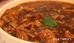 蒜香烩肥肠，凉拌口条肉，豉椒蒜蓉炒