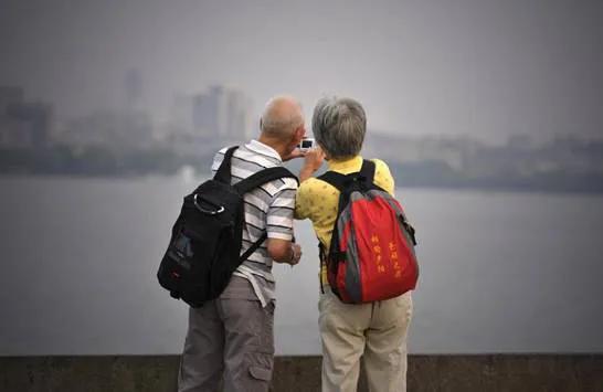 人过40,为什么有的人显老,有得人却显得很年轻?