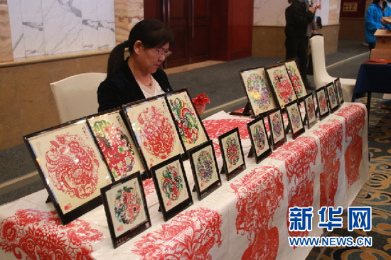 现场非遗展示。新华网发(范渊皓 摄)