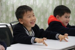 让孩子们通过对方言的学习了解杭州本