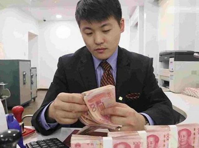 本金将“难保”?央行正式宣布,4月1日起,储户的好日子到头了!