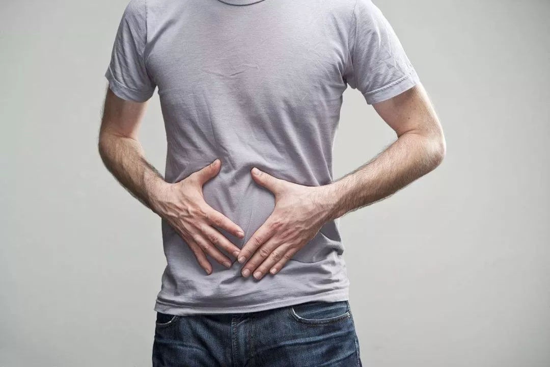 一喝水就想排尿,说明肾脏好还是不好?医生:教你3点科学判断