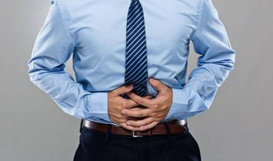 胃胀气可导致心慌、卧立不安，由什么原因引起？