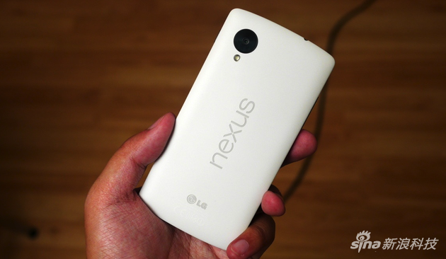 Nexus 5背面设计很纯粹