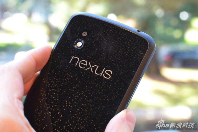 Nexus 4背面极具特色的玻璃盖板