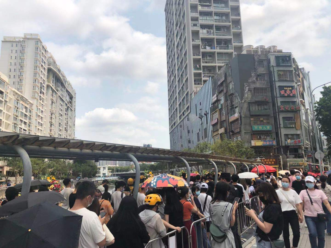 超5万人排队,深圳文和友刷屏!网红奶茶跑腿费300,网友:看不懂…