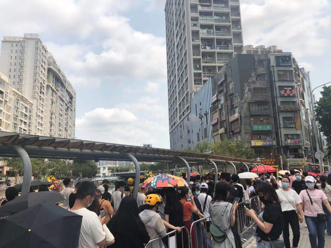 超5万人排队，深圳文和友刷屏！网红奶茶跑腿费300，网友：看不懂…