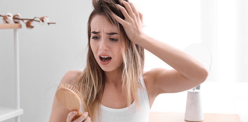女性伤害头发的4大坏习惯赶快改，当心掉发越来越严重