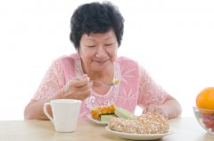 老年人需要养成哪些饮食习惯呢？这6个
