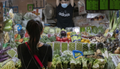  人民币将短暂贬值，香港上市公司业绩