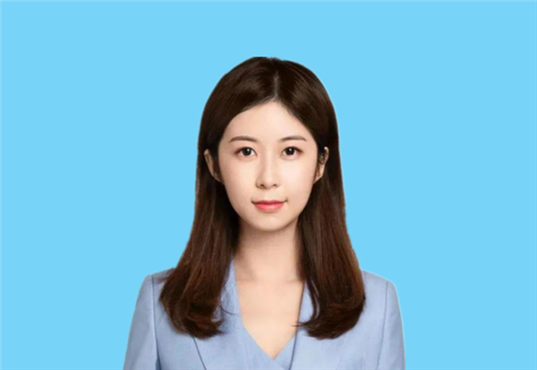 90后美女基金经理引热议:上任10天亏损20% 浮亏10亿