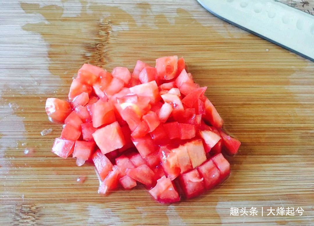包西红柿馅饺子，教你5招，挑出公西红柿，肉厚少汁，饺子味道好