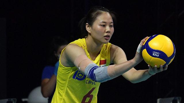 世联赛排行榜!中国女排连升两名,黑马掉队恐无缘四强
