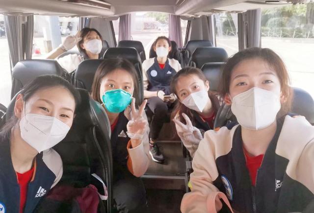 中国女排、朱婷3比0横扫美国队,获得世界女排联赛常规赛冠军!
