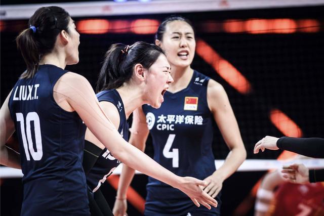 中国女排、朱婷3比0横扫美国队,获得世界女排联赛常规赛冠军!