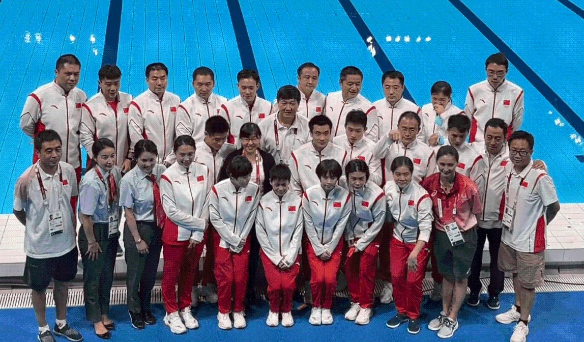 全红婵站C位!外国人争相合影 小姑娘找到新乐趣 “无视”郭晶晶