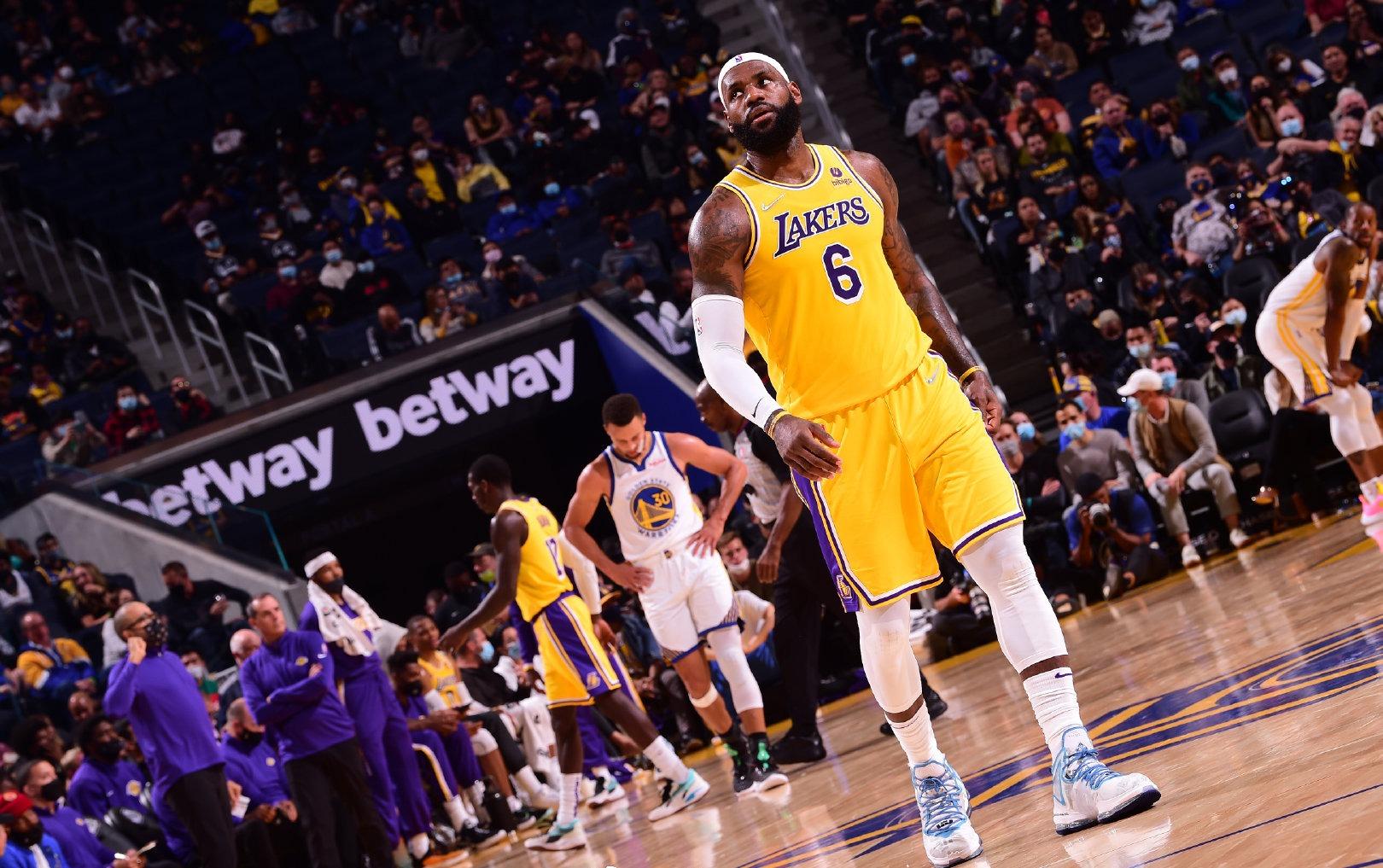 NBA年收入谁最富?湖人2人进入前5,第2名属实让人意外