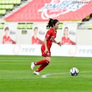 被誉为最美韩国女足球员的李玟娥在社
